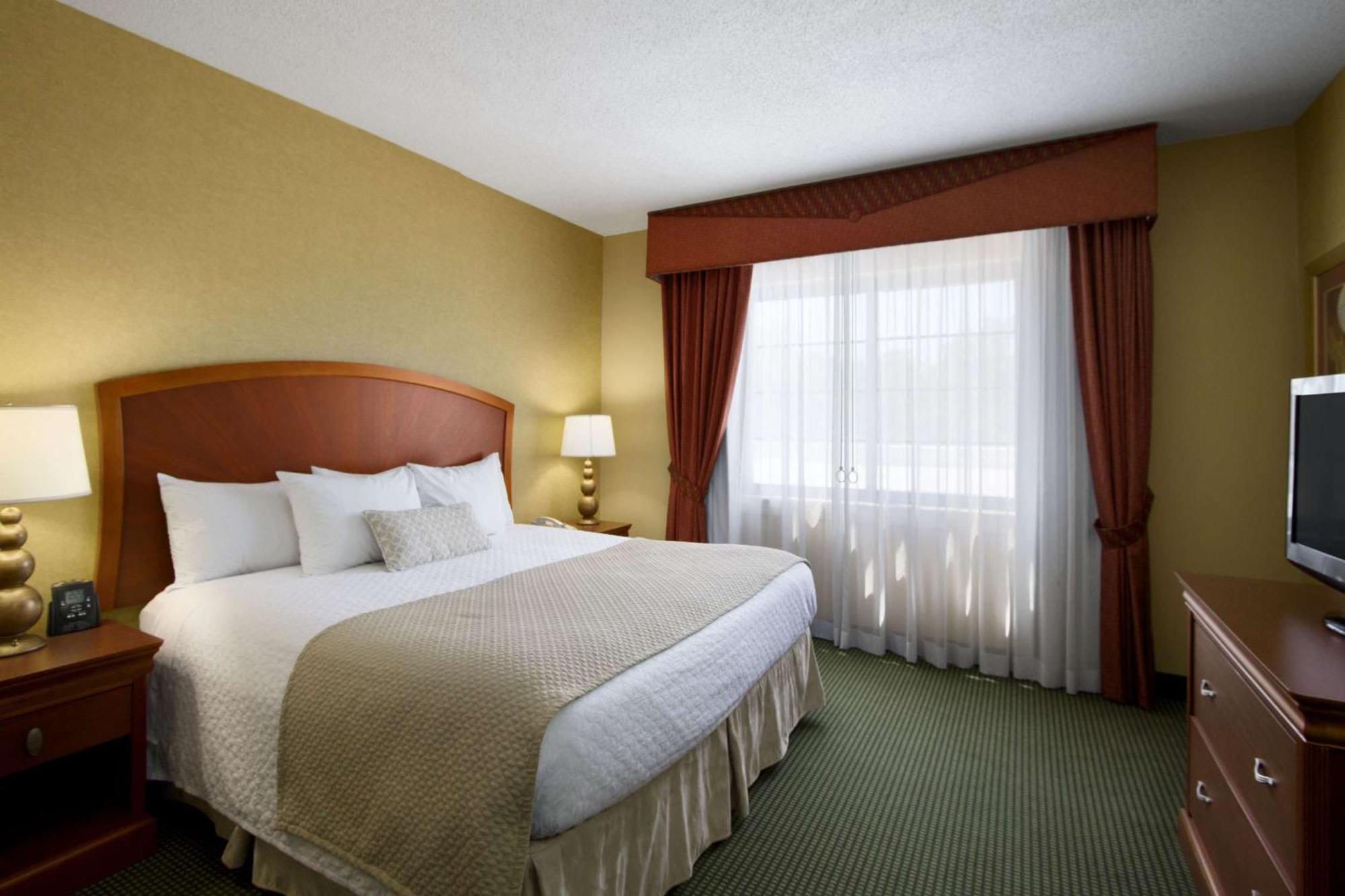 Embassy Suites By Hilton Greensboro Airport Exteriör bild