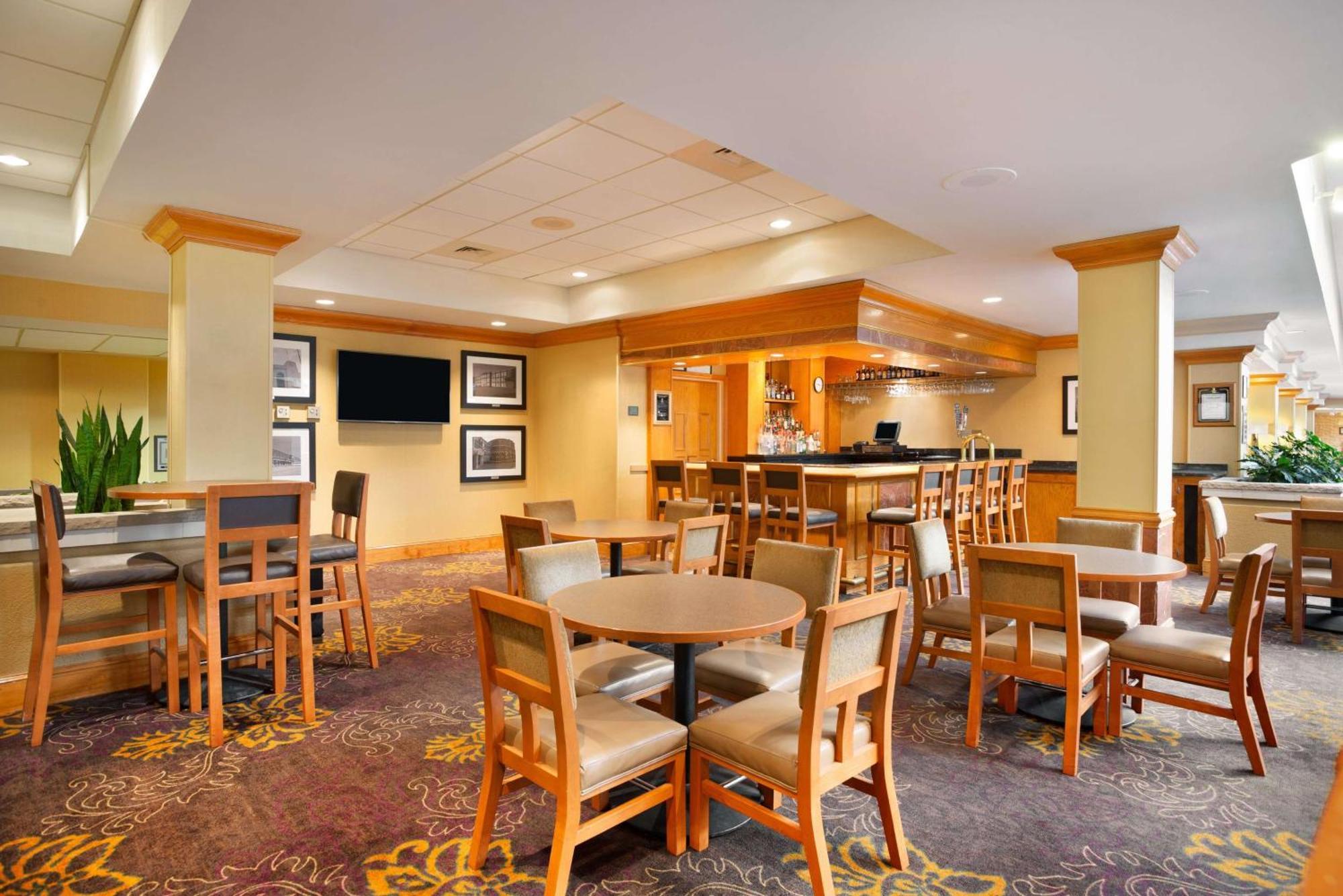 Embassy Suites By Hilton Greensboro Airport Exteriör bild