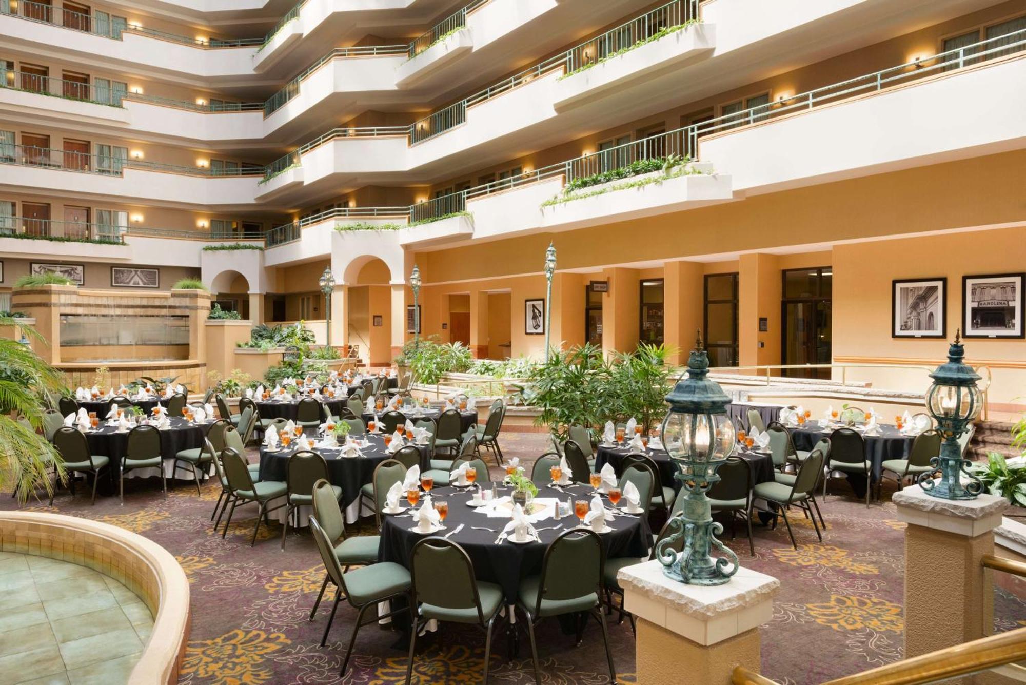 Embassy Suites By Hilton Greensboro Airport Exteriör bild