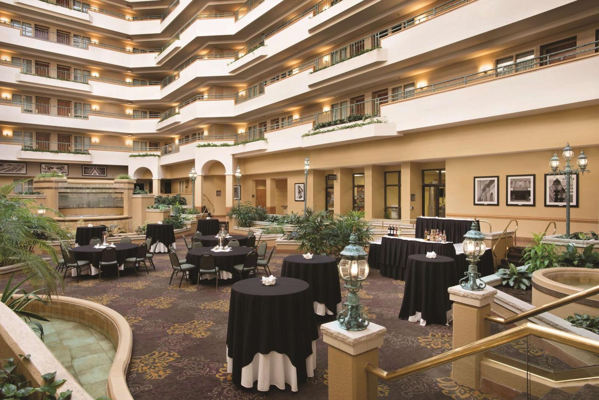 Embassy Suites By Hilton Greensboro Airport Exteriör bild