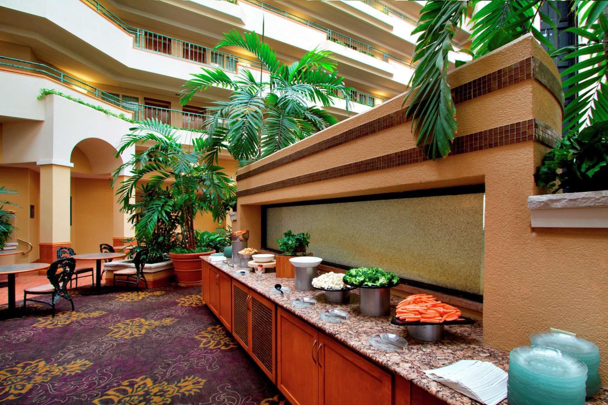 Embassy Suites By Hilton Greensboro Airport Exteriör bild